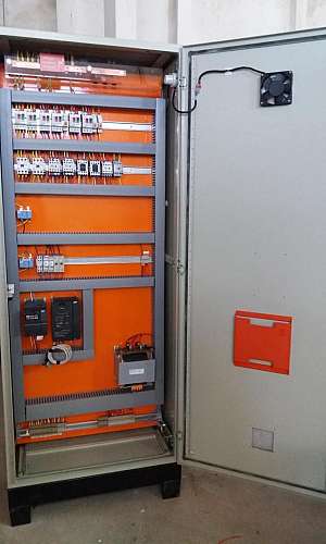 Painel elétrico trifásico Painel elétrico trifásico